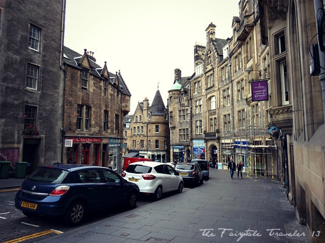 A side street off the Royal Mile. I love how it winds down and around. It's dreamy.