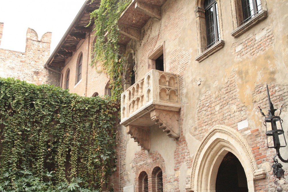 A Travel Guide to Romeo and Juliet in Verona