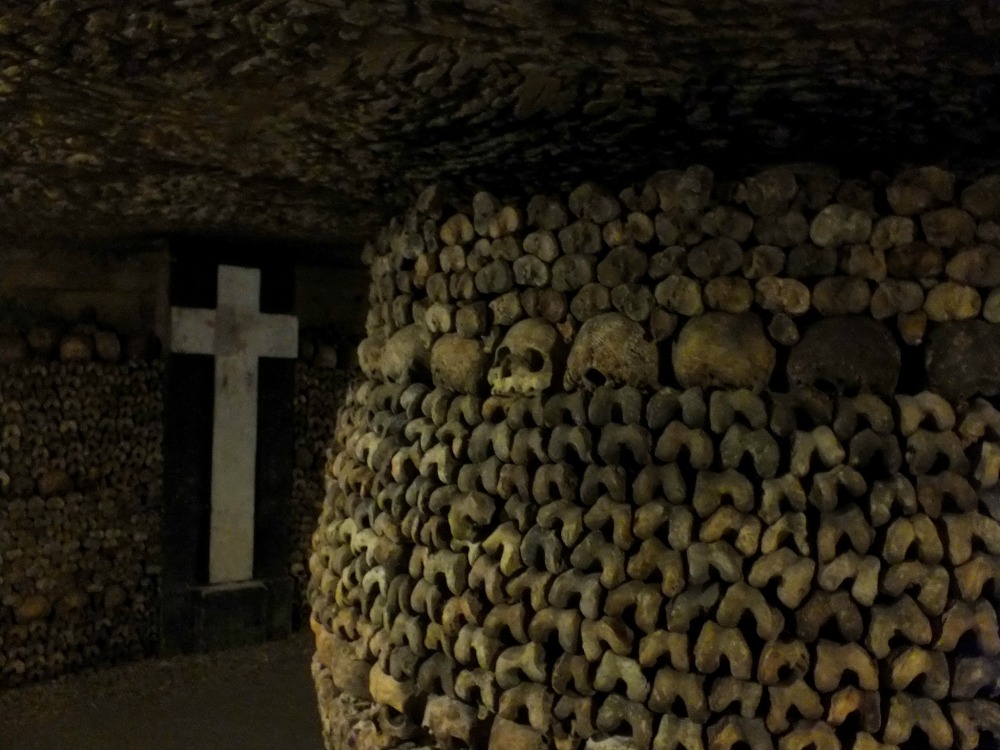 most haunted places in europe, paris catacombs