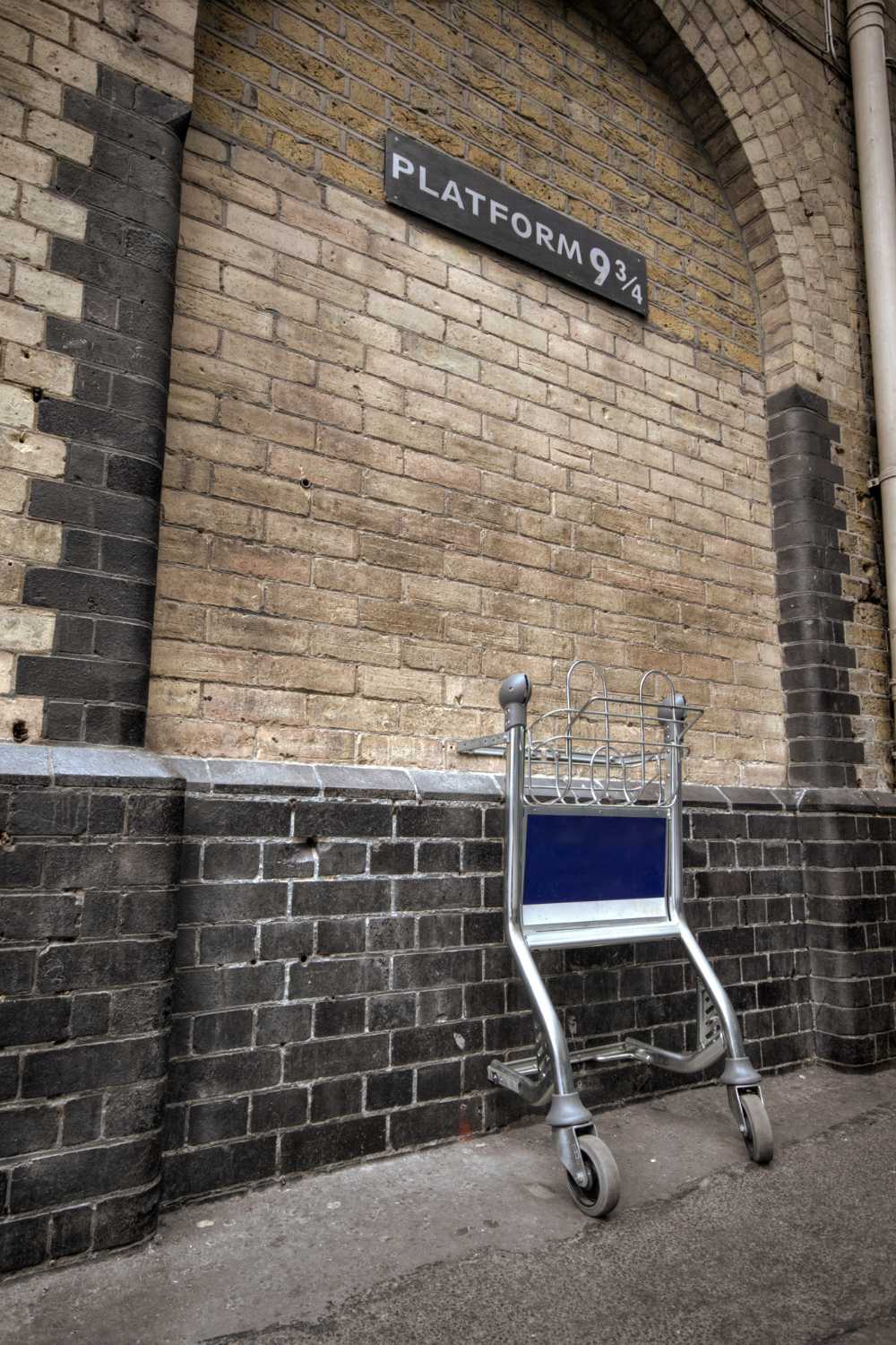 weird places, visit london, weird places to visit in london, Platform 9 3/4