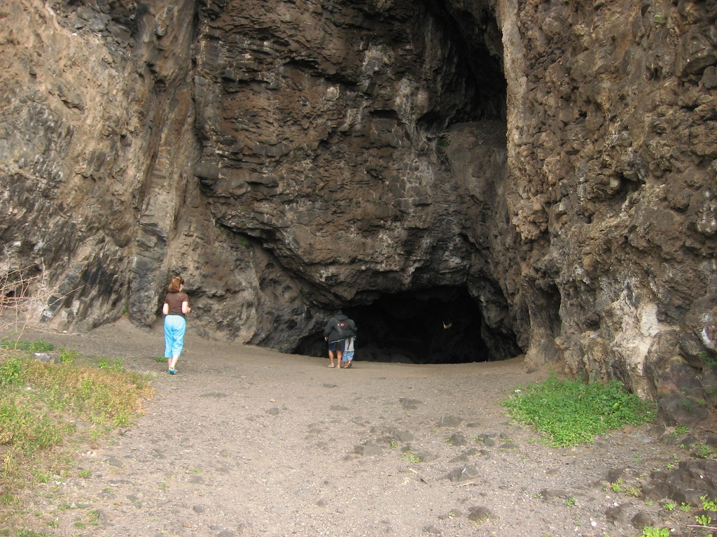 Kaneana Cave, ancient sites in Hawaii