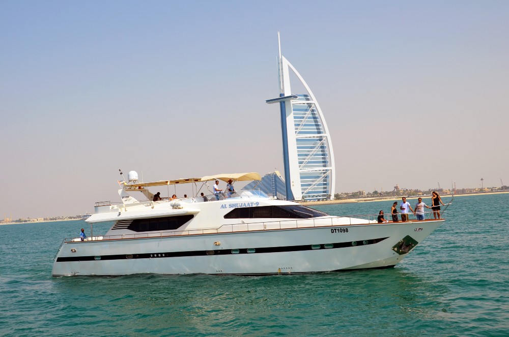 dubai yacht, luxury experiences in dubai
