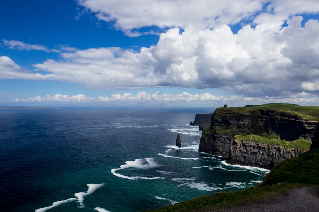 cliffs of moher tour in summer