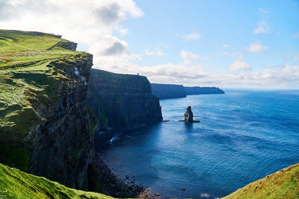 cliffs of moher tour in summer