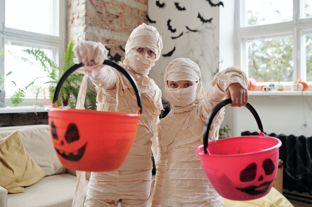 halloween costume, mummies, trick or treat 2020