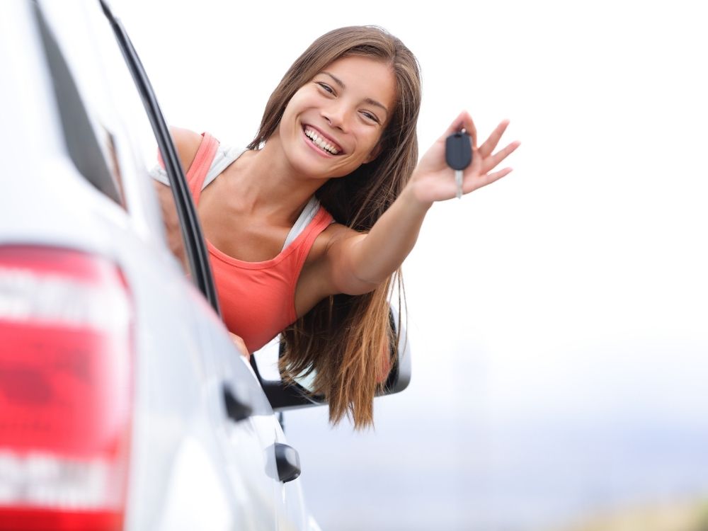 rental cars in curacao, woman with car key, woman, car