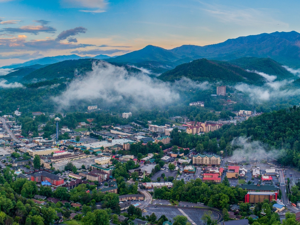 popular US cities, places to visit in the US, Gatlinburg