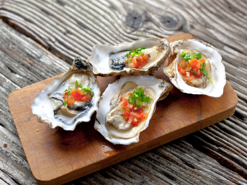 foods to try in Australia, fresh oysters